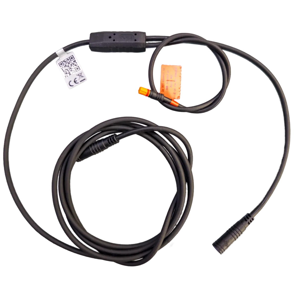 Az E-14 2.0 DC-CAN adapter a kábeleivel