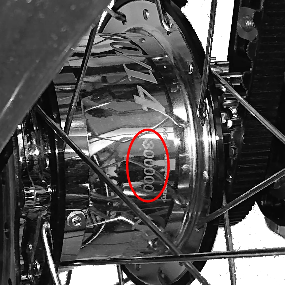 A sorozatszám helye a SPEEDHUB házán